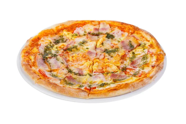 Pizza con pesto en plato aislado blanco — Foto de Stock