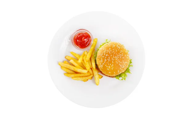 Burger et frites dans une assiette isolée blanche — Photo