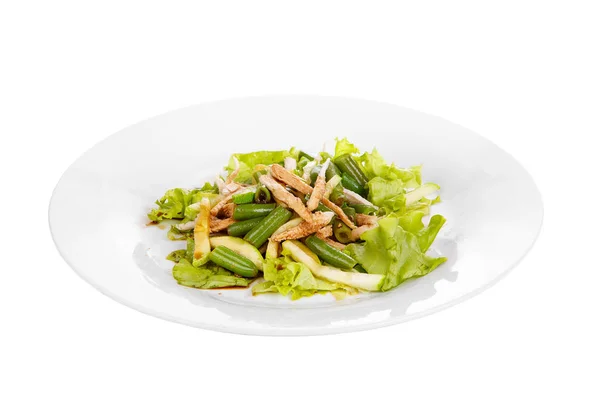 Салат с зеленой фасолью и белым мясом изолирован — стоковое фото
