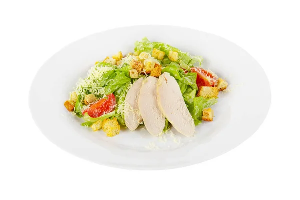 Caesar-Salat mit Huhn auf Teller weiß isoliert — Stockfoto