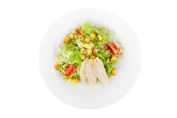 Caesar insalata con pollo sul piatto bianco isolato — Foto Stock