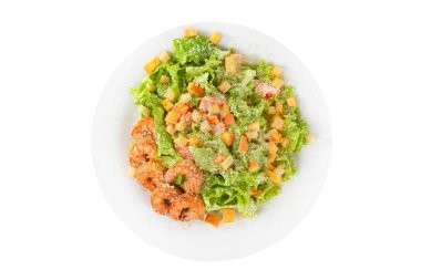 Sezar salatası ile balık plaka beyaz izole