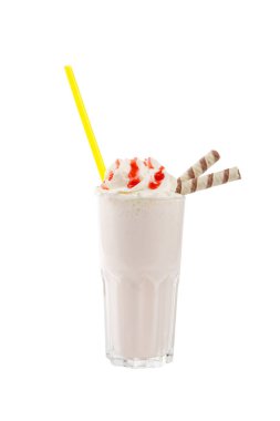 Waffle ile milkshake, şurup, hasır izole beyaz