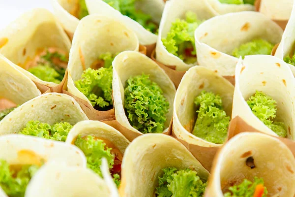 Zaostřená tortilly se zeleninou — Stock fotografie