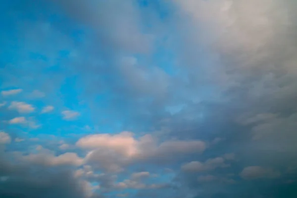 Grande Cúmulo Branco Nuvens Céu Azul Para Fundo Ecologia Natureza — Fotografia de Stock