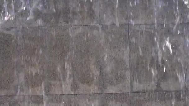 Водопад падает вода замедленного движения фонтан — стоковое видео