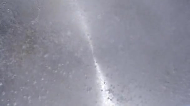 Eau bouillante dans une casserole d'eau bouillante close-up — Video