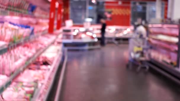 青い光ボケの背景を持つ人々やショップミニマーケットショッピングの抽象的なぼやけたグループ — ストック動画