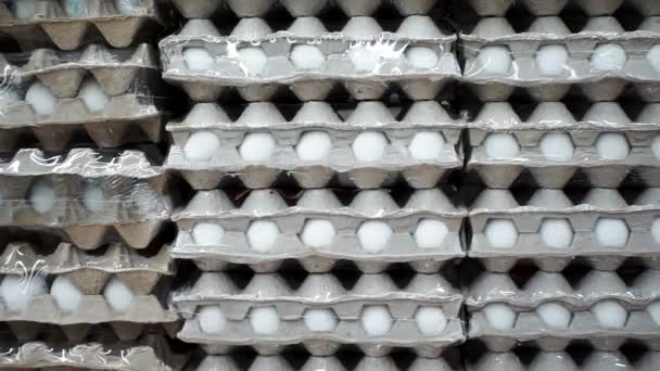Eieren achtergrond verkopen in de winkel — Stockvideo