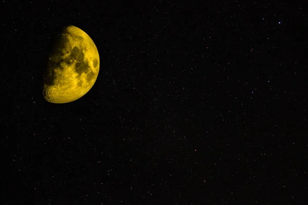 Księżyc na gwiaździstym niebie — Zdjęcie stockowe