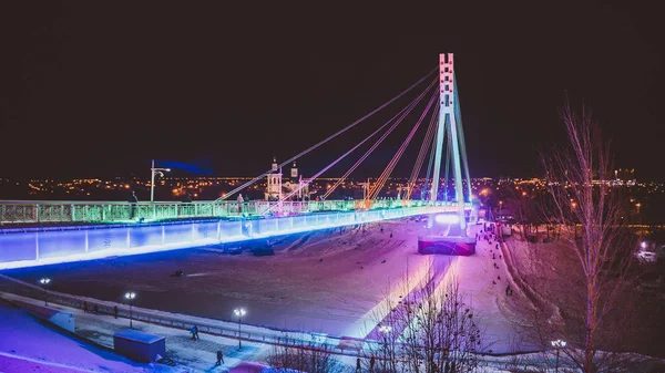 Pont lumineux la nuit — Photo