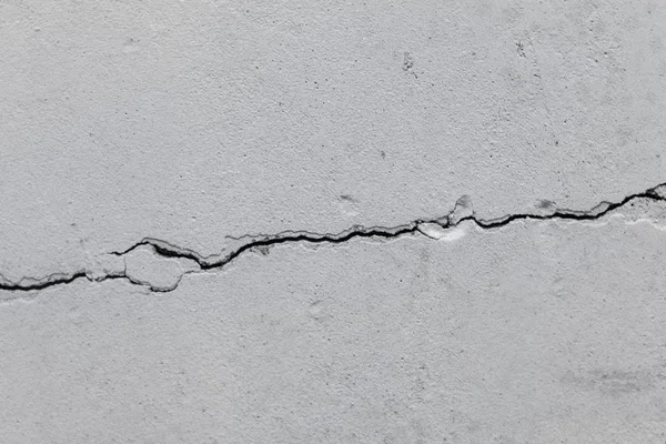Riss in einer alten Betonwand — Stockfoto