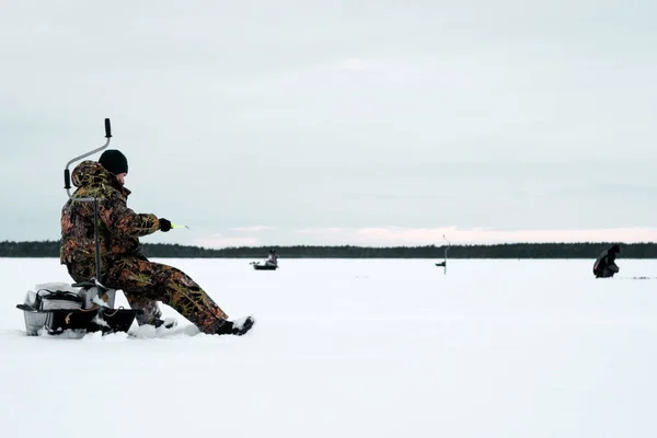 Fishermen in the winter for ice fishing — Stock Photo, Image