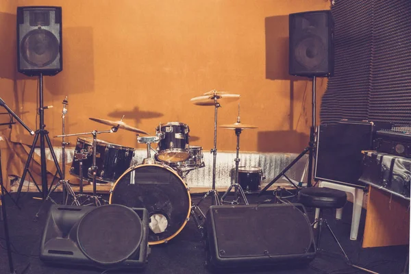 スタジオでドラムセットドラム — ストック写真