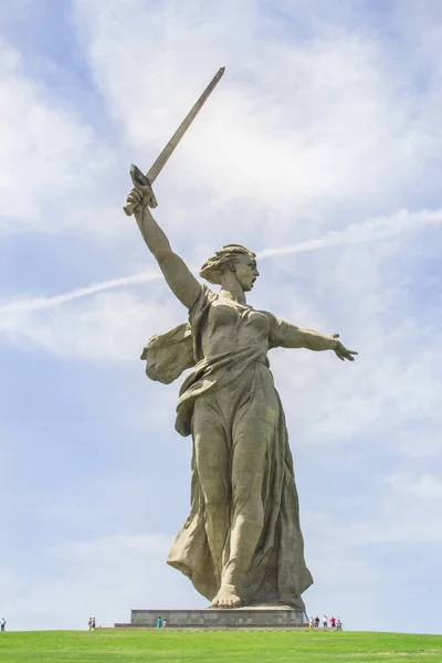VOLGOGRAD, RUSIA, 23 de mayo de 2018 estatua de la madre patria Volgogrado Mamaev Kurgan — Foto de Stock