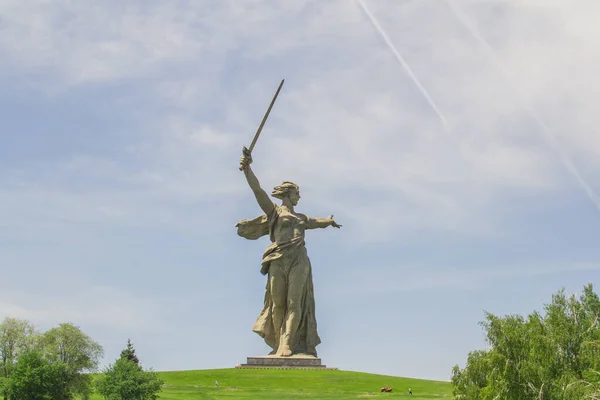 VOLGOGRAD, RUSIA, 23 de mayo de 2018 estatua de la madre patria Volgogrado Mamaev Kurgan —  Fotos de Stock