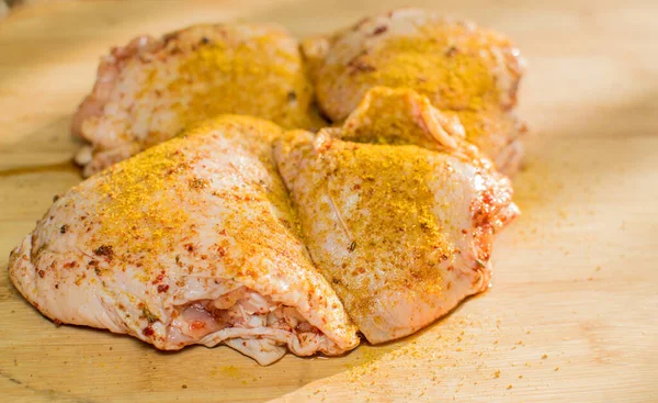 Cooking chicken with curry — Stock Photo, Image