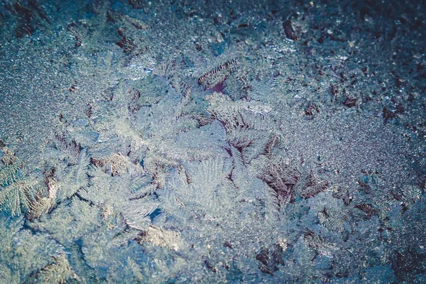 Janelas congeladas no inverno — Fotografia de Stock
