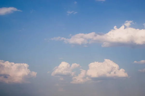 Big clouds in the blue sky — Stock Photo, Image