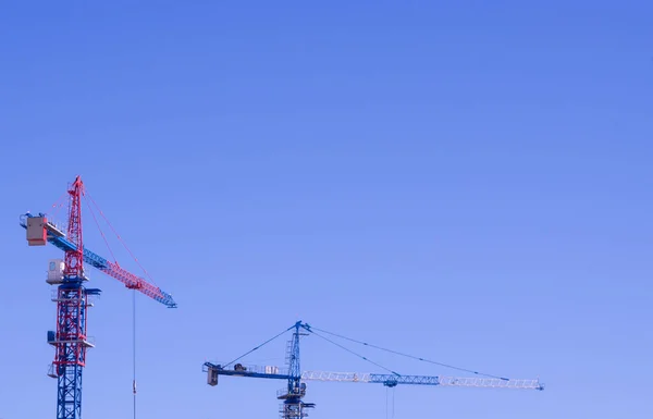 Bouw kranen bouw van huizen — Stockfoto