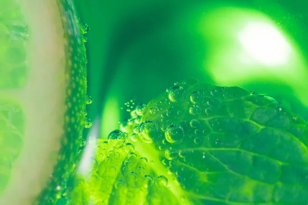 Limão e hortelã close-up Mojito cocktail — Fotografia de Stock