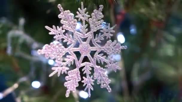 クリスマスの装飾は選択的な焦点を閉じます。新年とクリスマスのコンセプト — ストック動画