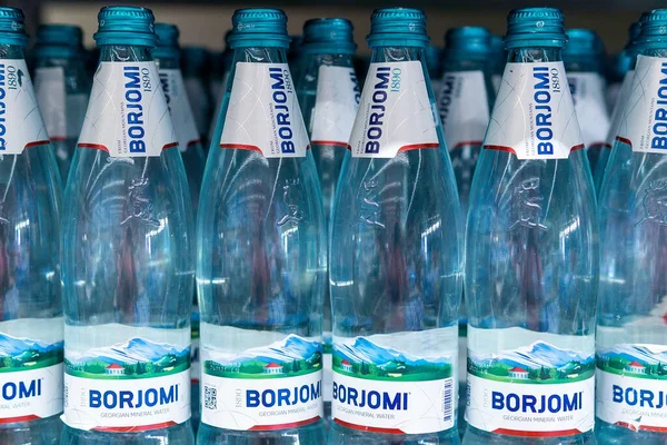 Tyumen Rússia Junho 2020 Borjomi Mineral Espumante Borjomi Nasceu Geórgia — Fotografia de Stock