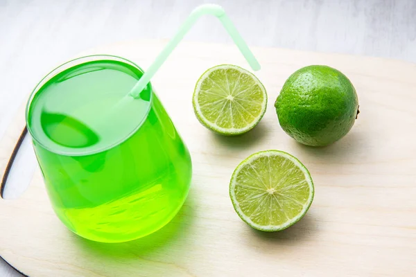 Copo Limonada Caseira Com Limão Foco Seletivo Uma Limonada Refrescante — Fotografia de Stock