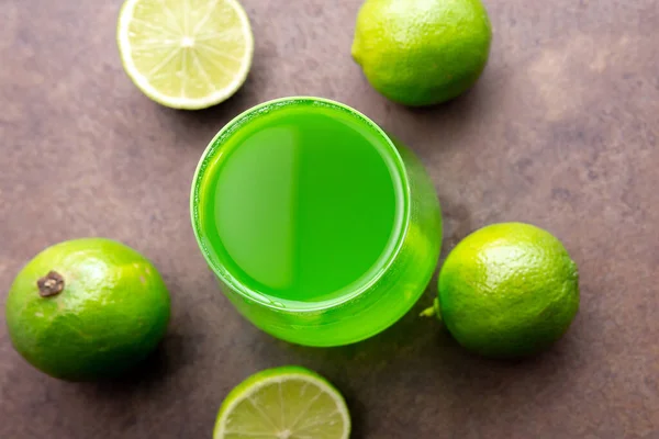 Limejuice Lemonad Ett Glas Hälsosam Livsstil Och Avgiftning Begreppsmässig Bakgrund — Stockfoto