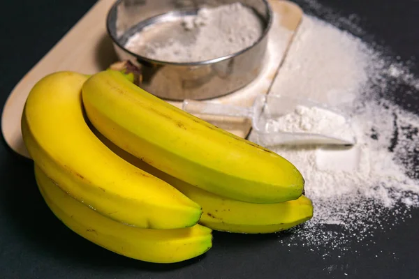 Υλικά Για Τηγανίτες Μπανάνα Προετοιμασία Αξεσουάρ Ψησίματος Κουζίνα Υγιές Αλεύρι — Φωτογραφία Αρχείου