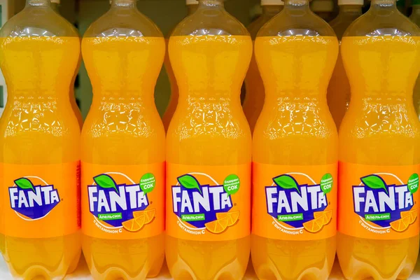 Tyumen Russia May 2020 Coca Cola Företag Läsk Fanta Orange — Stockfoto