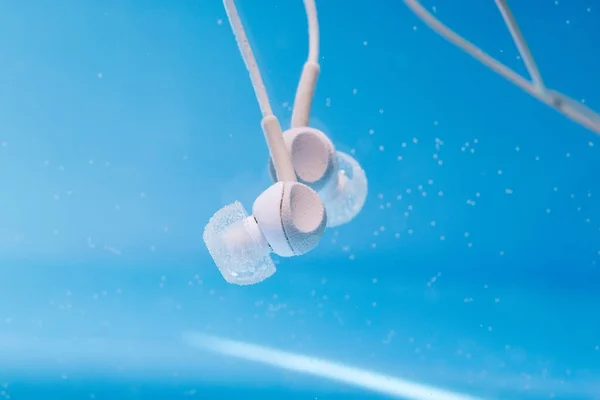 Kopfhörer Für Musik Wasser Musikfans Gefällt Die Musik Das Konzept — Stockfoto