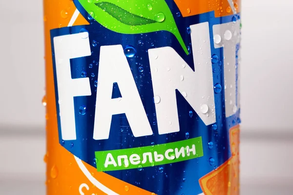 Tyumen Oroszország Május 2020 Fanta Inni Közeli Makró Logó Vízcseppekkel — Stock Fotó