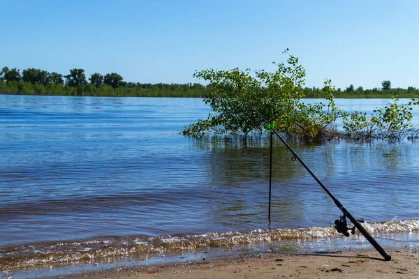 Pesca Verano Río Alimentador Caña Pescar Espacio Para Copiar Texto —  Fotos de Stock