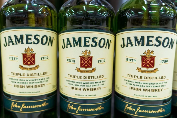 Tyumen Russie Août 2020 Bouteilles Whisky Jameson Sur Les Étagères — Photo