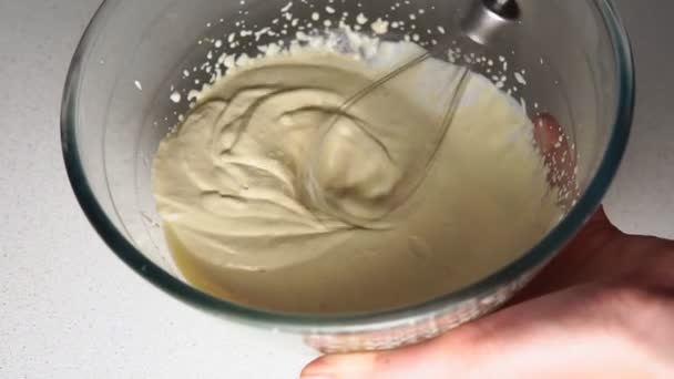 Mayonnaise sauce in a bowl, selective focus. preparation with a blender, mixer — Stock Video