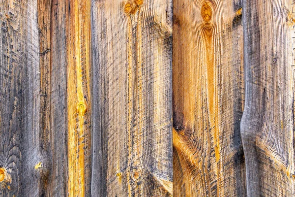 棕色的古老的天然木板的背景暗老化的空旷的乡村房间 原木内部的复古光温暖内部 — 图库照片