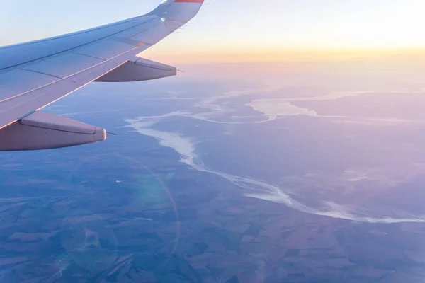 Asas Avião Acima Ilha Conceito Viagem Dia Ensolarado Brilhante — Fotografia de Stock