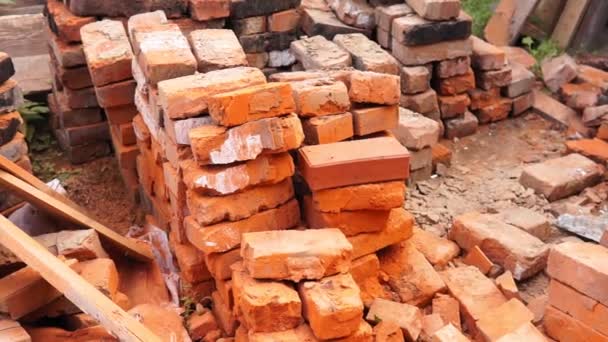 Red bricks pile. stack for construction. Repair, industrial brickwork parts, construction equipment. — Stock Video