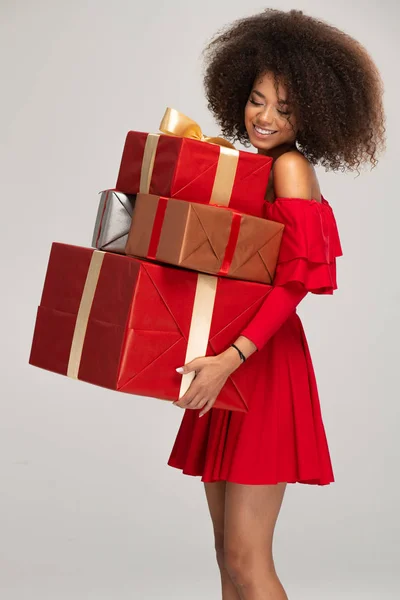 Female Model Wear Red Dress Keeps Gifts — Stock Photo, Image