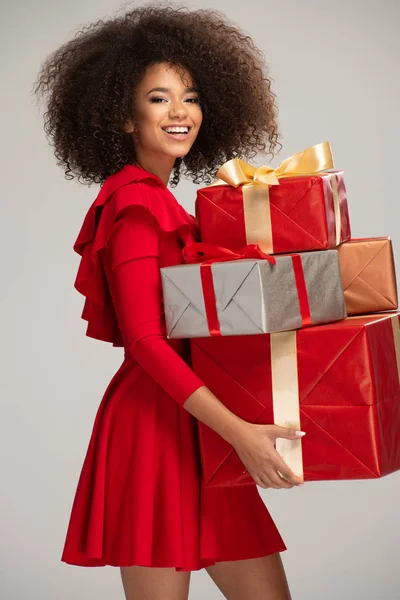Female Model Wear Red Dress Keeps Gifts — Stock Photo, Image