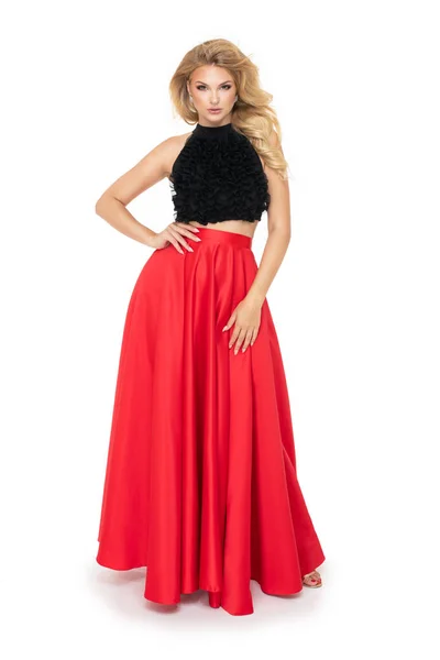 Atractiva Joven Modelo Moda Lleva Elegante Vestido Rojo Estudio Sonriendo —  Fotos de Stock