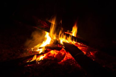 tüm çerçeve için geceleri yanan ahşap panoları yangın