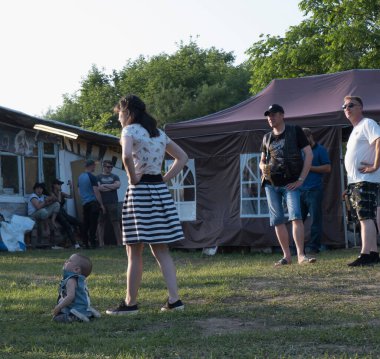 Artyom, Primorsky Krai, Rusya - 13 Temmuz 2020: Moto Karantina etkinliği, Artem kentinin Krolevtsy kasabasında, kendini izole etme rejiminin sona ermesinden sonra, sıcak bir yaz gününde gerçekleşti.