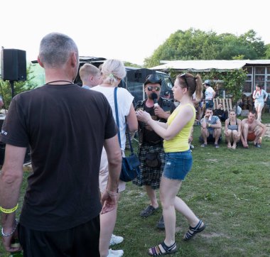 Artyom, Primorsky Krai, Rusya - 13 Temmuz 2020: Moto Karantina etkinliği, Artem kentinin Krolevtsy kasabasında, kendini izole etme rejiminin sona ermesinden sonra, sıcak bir yaz gününde gerçekleşti.