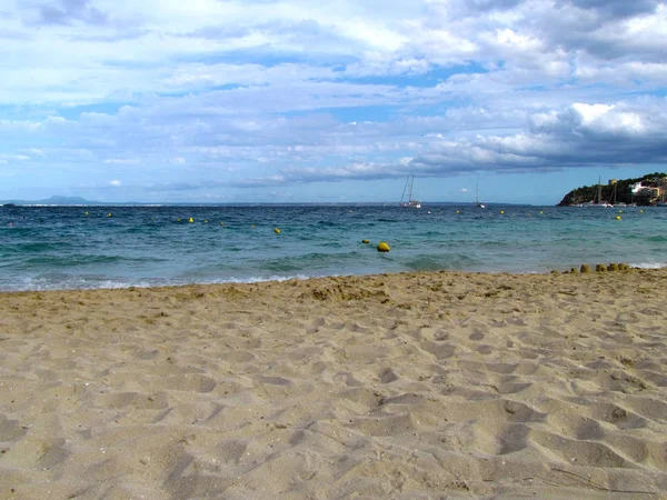 美丽的海景在西班牙 马略卡岛 海滩的壮丽景色 — 图库照片
