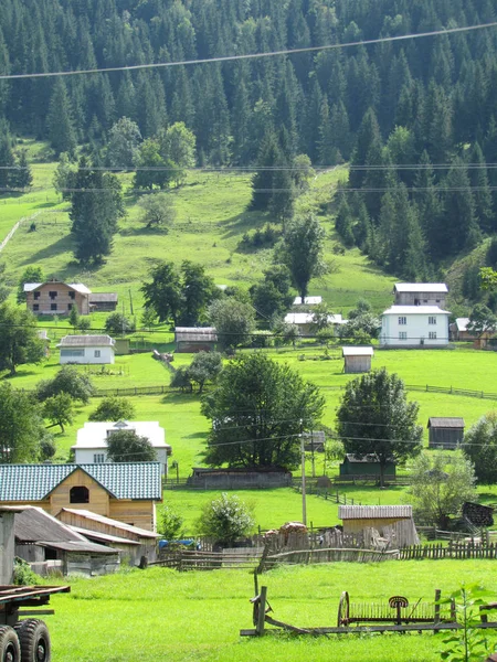 Natuur Bergen Prachtige Landschap Prachtige Berglandschap Karpaten Een Dorp Bergen — Stockfoto