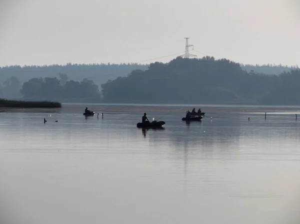 Pesca en la orilla —  Fotos de Stock