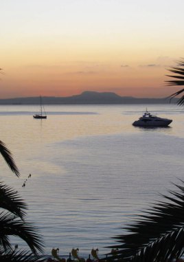 Denizde gün doğumu