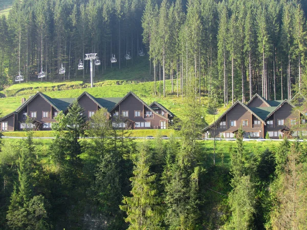 Kabelbaan en huisjes — Stockfoto